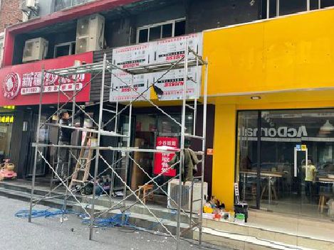 获嘉制作广告招牌如何避免它发黄？